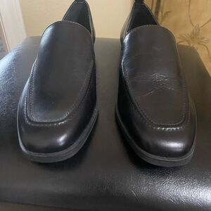 Ladies Gianni Bini Black Leather Loafers